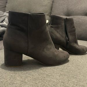 Call it Spring Size 8 grey boot.